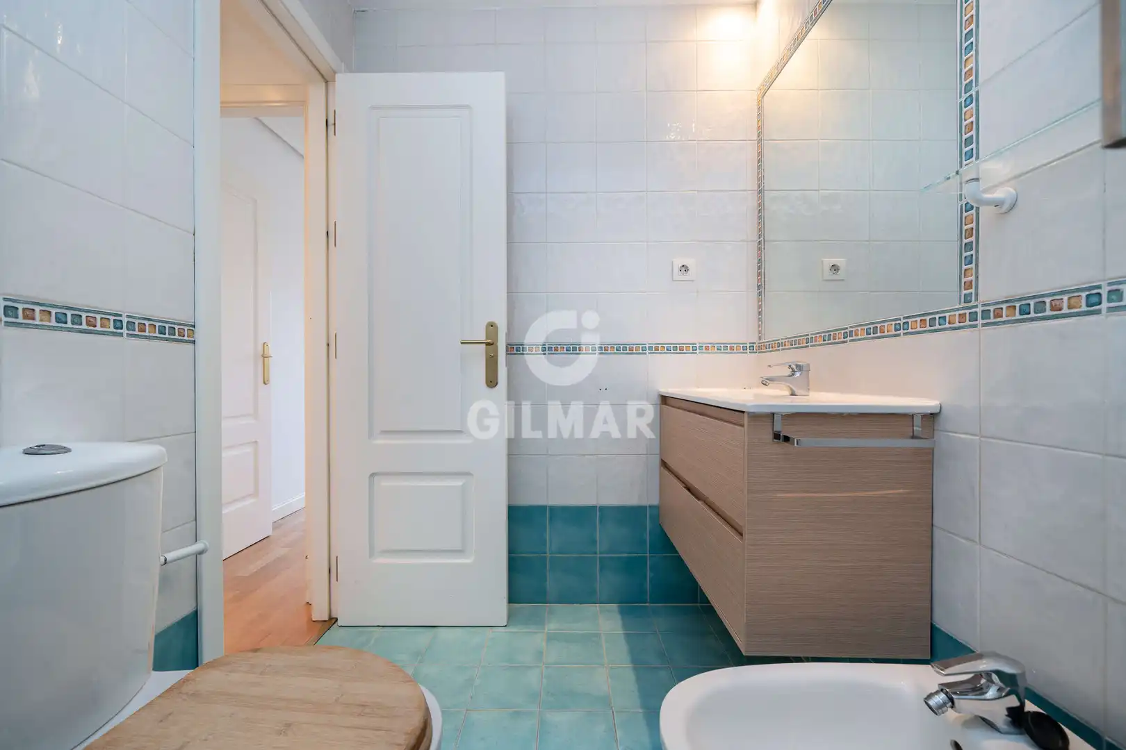 Bathroom of Flat for sale in Madrid  with Heating, Private garden and Storage room
