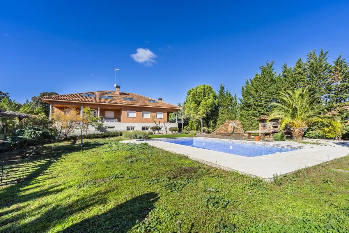 Jardín de Casa o chalet en venta en El Escorial con Aire acondicionado, Calefacción y Jardín privado