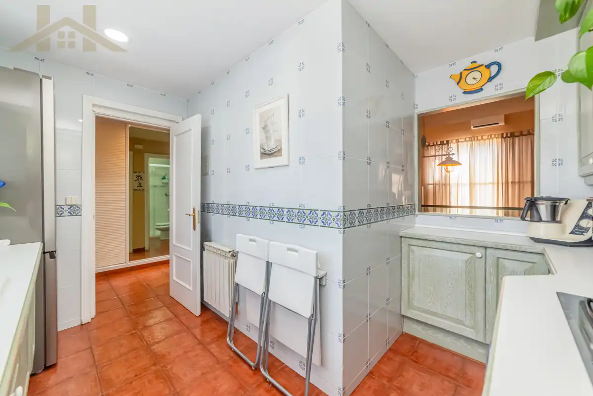 Cocina de Casa adosada en venta en Leganés con Aire acondicionado, Calefacción y Jardín privado