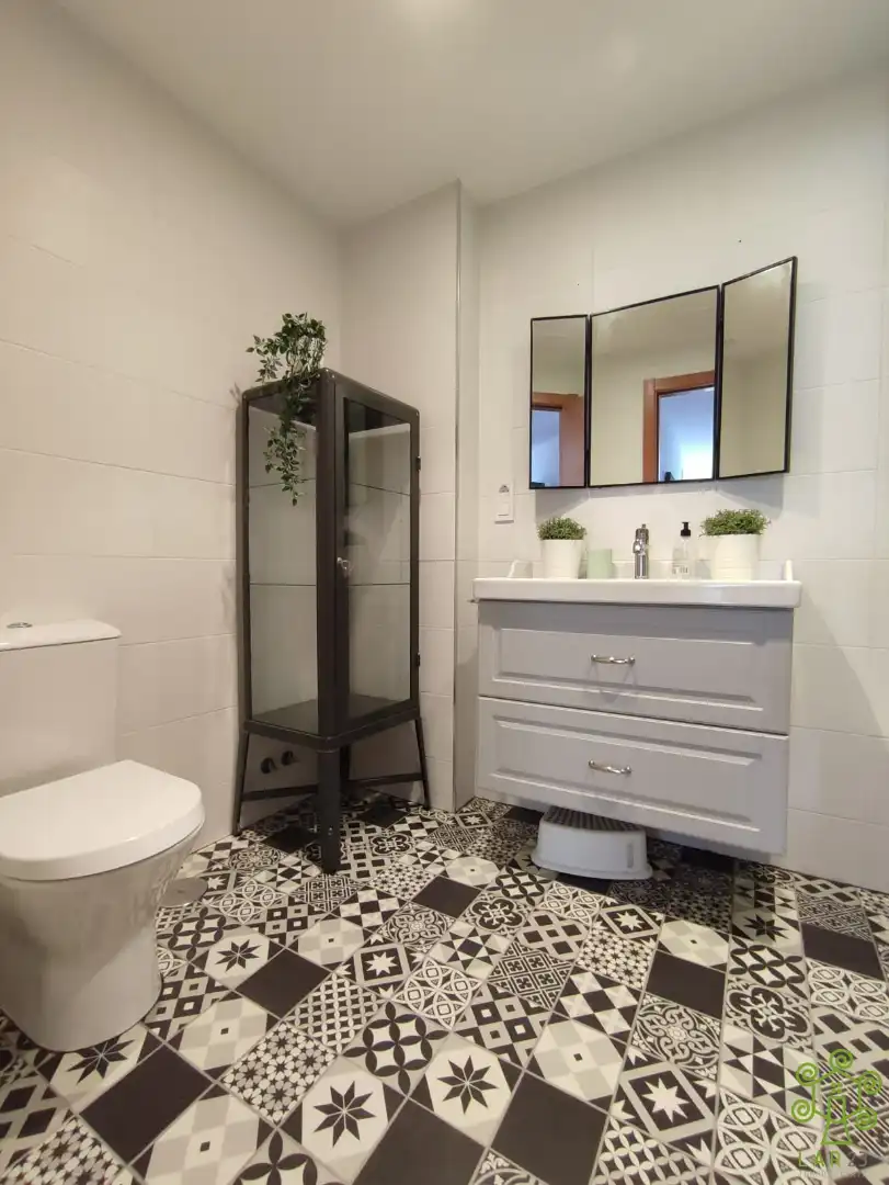 Bathroom of Flat for rent in Oleiros  with Heating, Parquet flooring and Furnished
