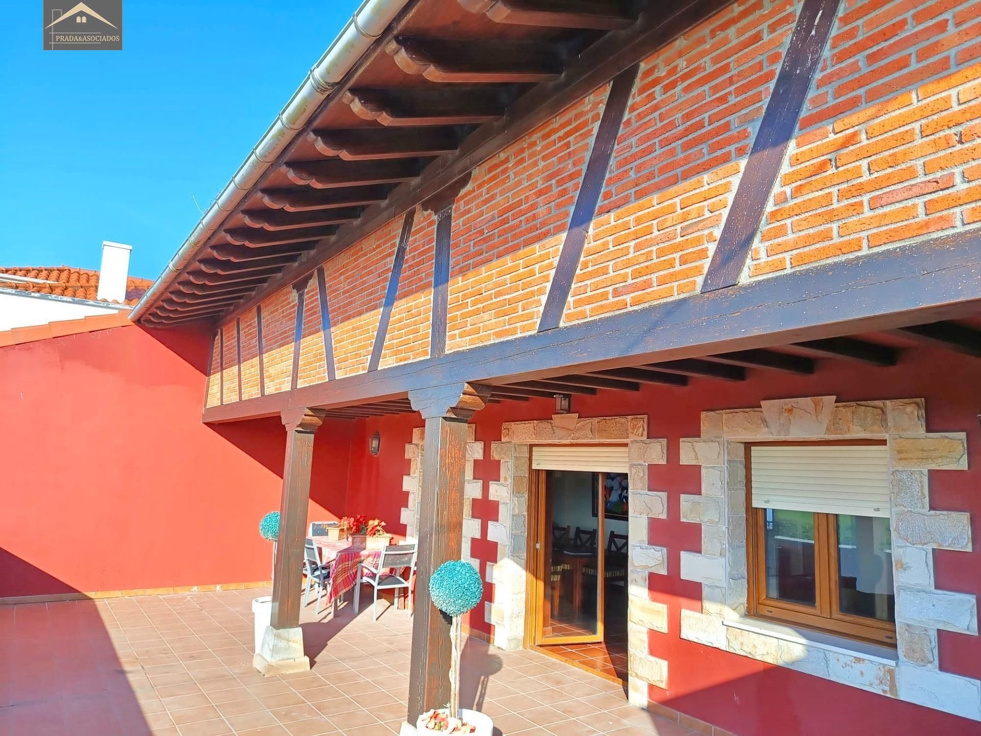 Vista exterior de Casa adosada en venda en Miengo amb Calefacció, Jardí privat i Terrassa
