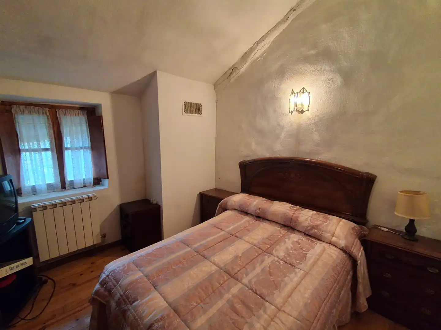 Habitación de Casa adosada en venta en Eslava con Calefacción, Terraza y Amueblado