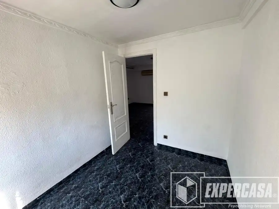 Flat for sale in Xirivella  with Air Conditioner and Heating