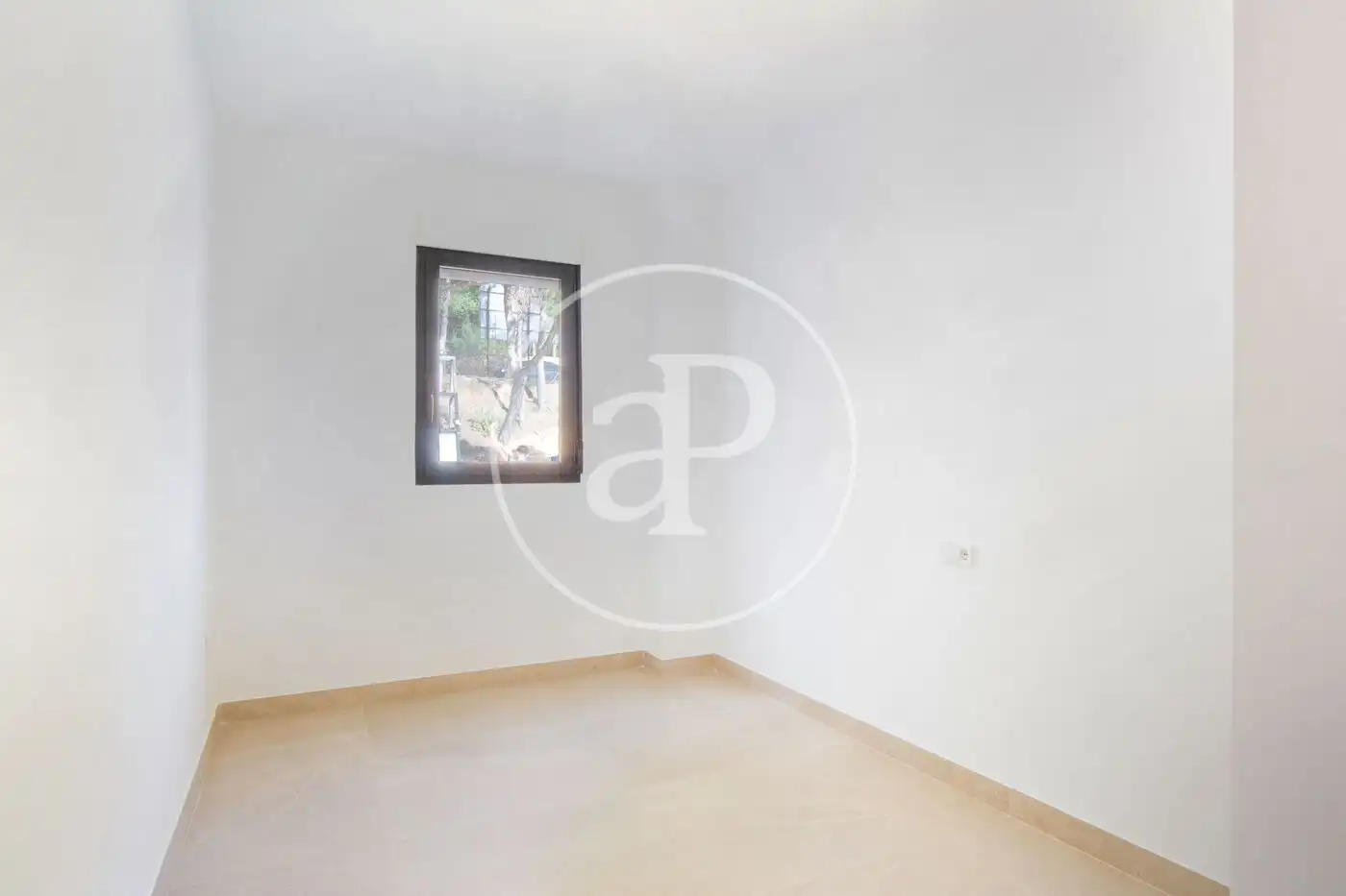 Habitación de Casa adosada en venta en Chiva con Aire acondicionado, Calefacción y Jardín privado
