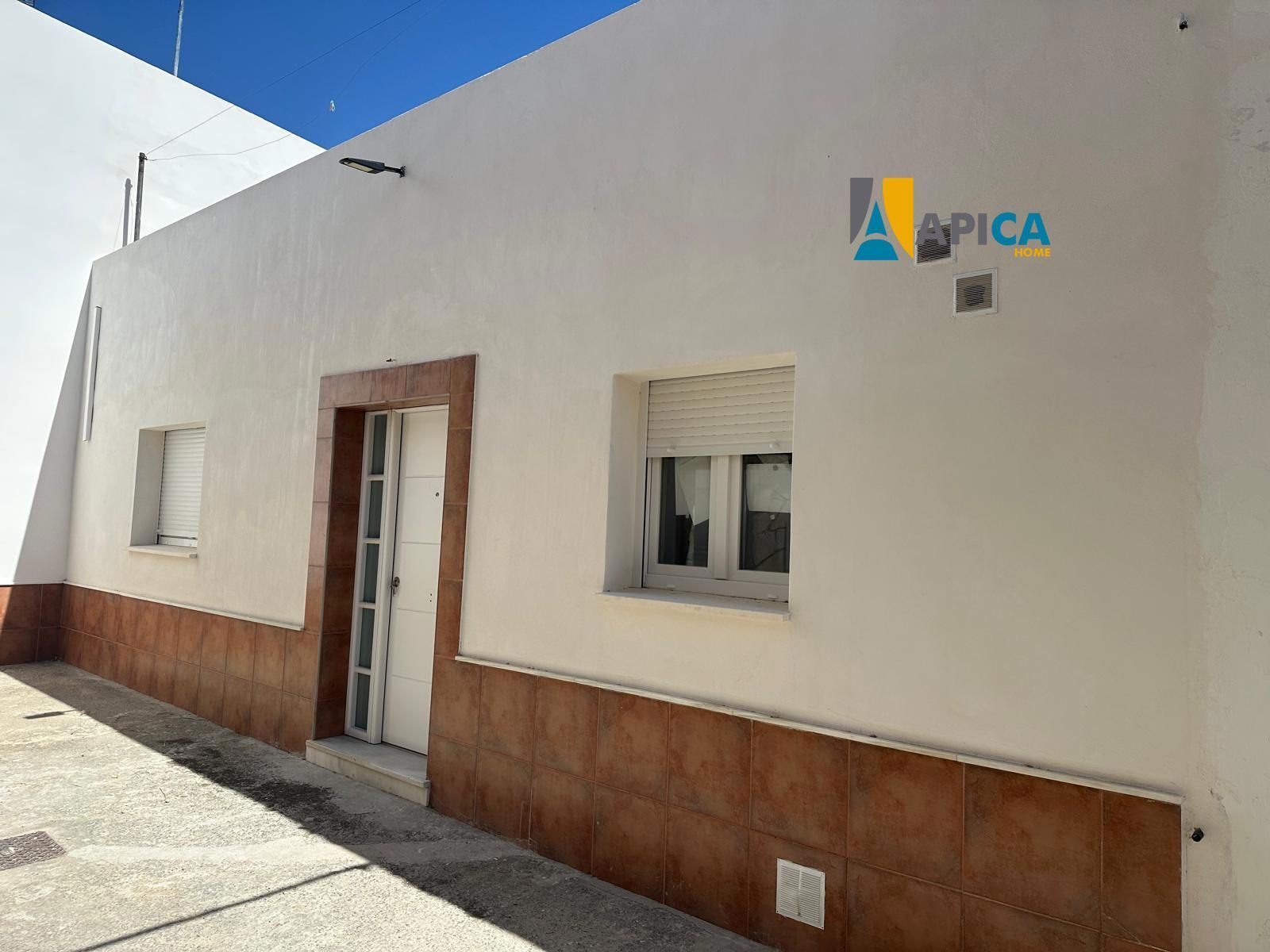 Exterior view of Single-family semi-detached for sale in Chiclana de la Frontera