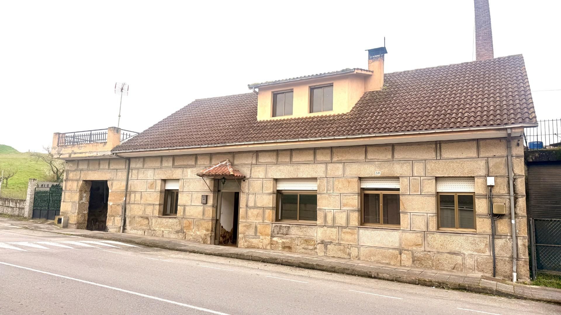 Vista exterior de Finca rústica en venda en San Cibrao das Viñas amb Jardí privat, Terrassa i Moblat