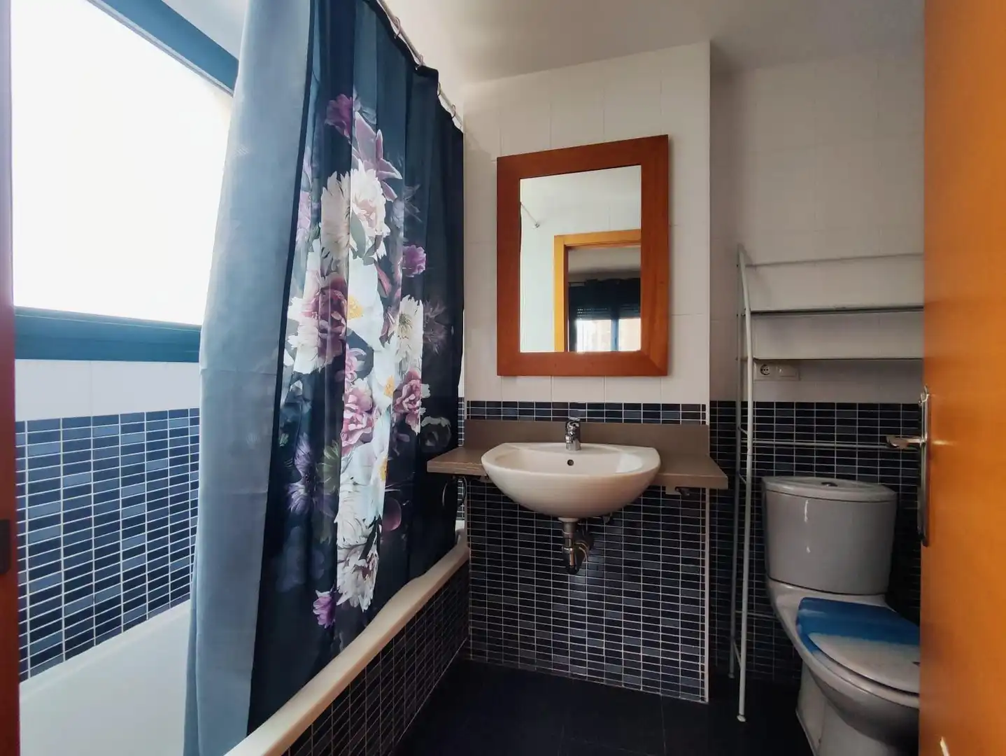 Baño de Apartamento en venta en Benidorm con Aire acondicionado, Calefacción y Jardín privado