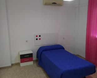 Dormitori de Apartament per a compartir en  Sevilla Capital amb Aire condicionat, Moblat i Internet