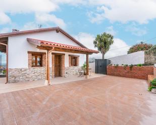 Vista exterior de Casa o xalet en venda en Langreo amb Terrassa