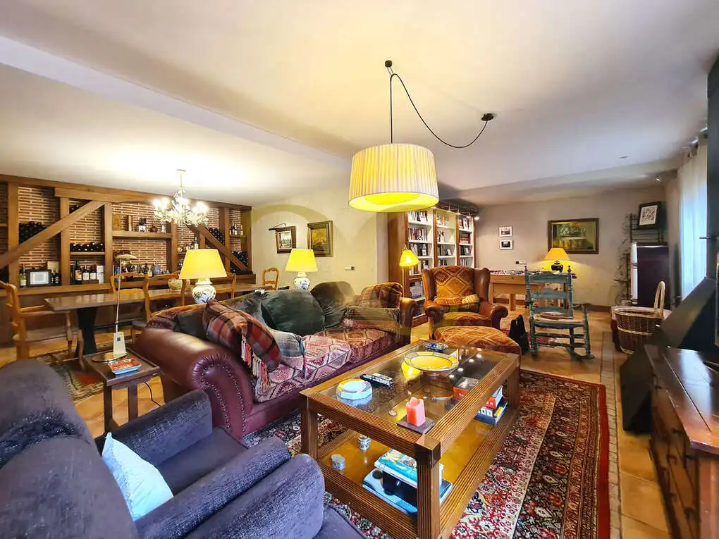 Sala d'estar de Casa o xalet en venda en Gijón  amb Calefacció, Jardí privat i Terrassa