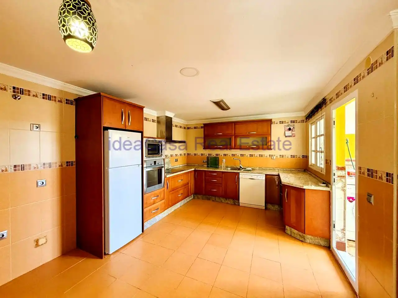Küche von Haus oder Chalet zum Verkauf in Málaga mit Klimaanlage, Terrasse und Abstellraum
