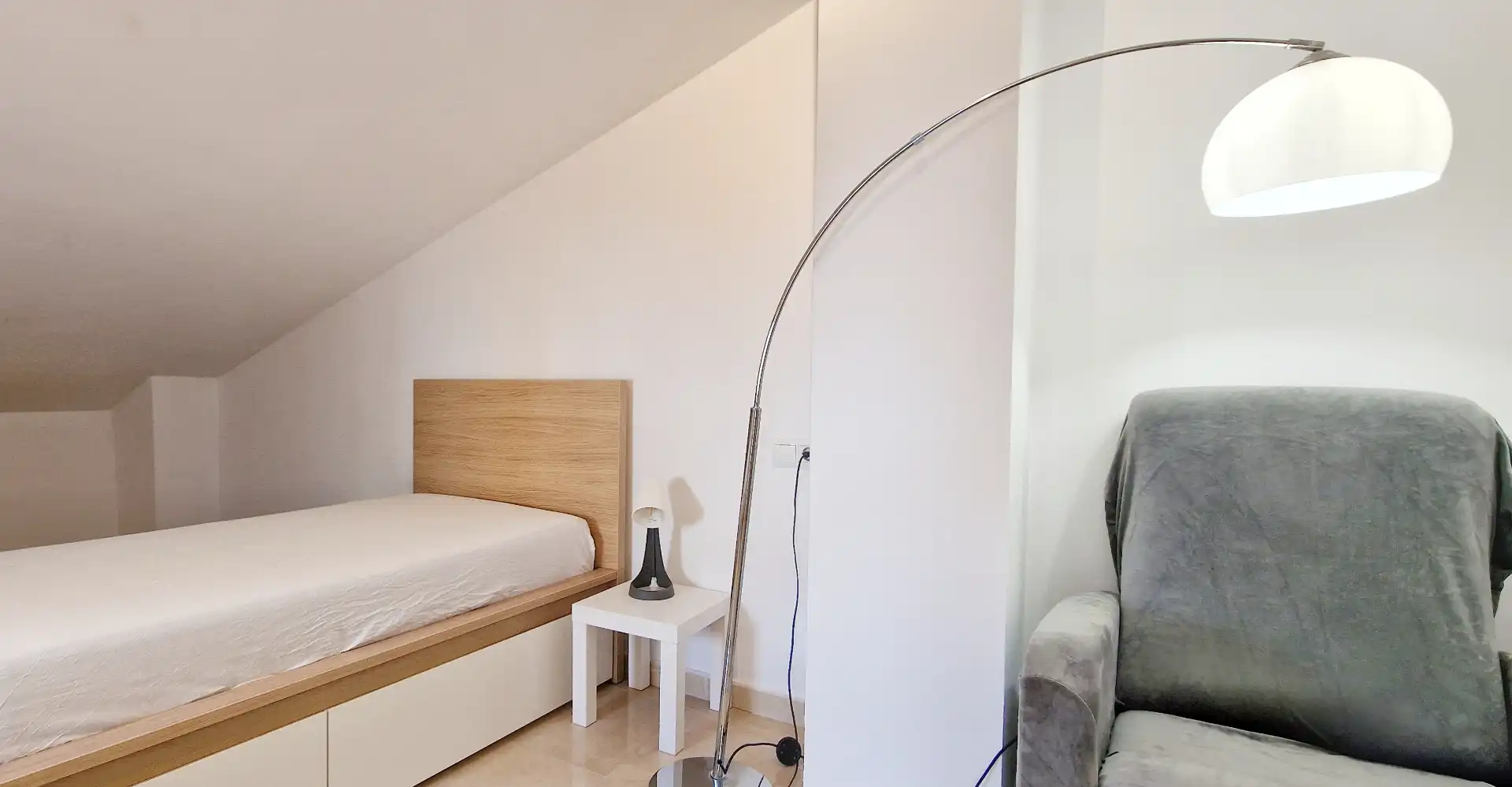 Dormitori de Dúplex en venda en Andorra (Teruel) amb Calefacció, Terrassa i Moblat