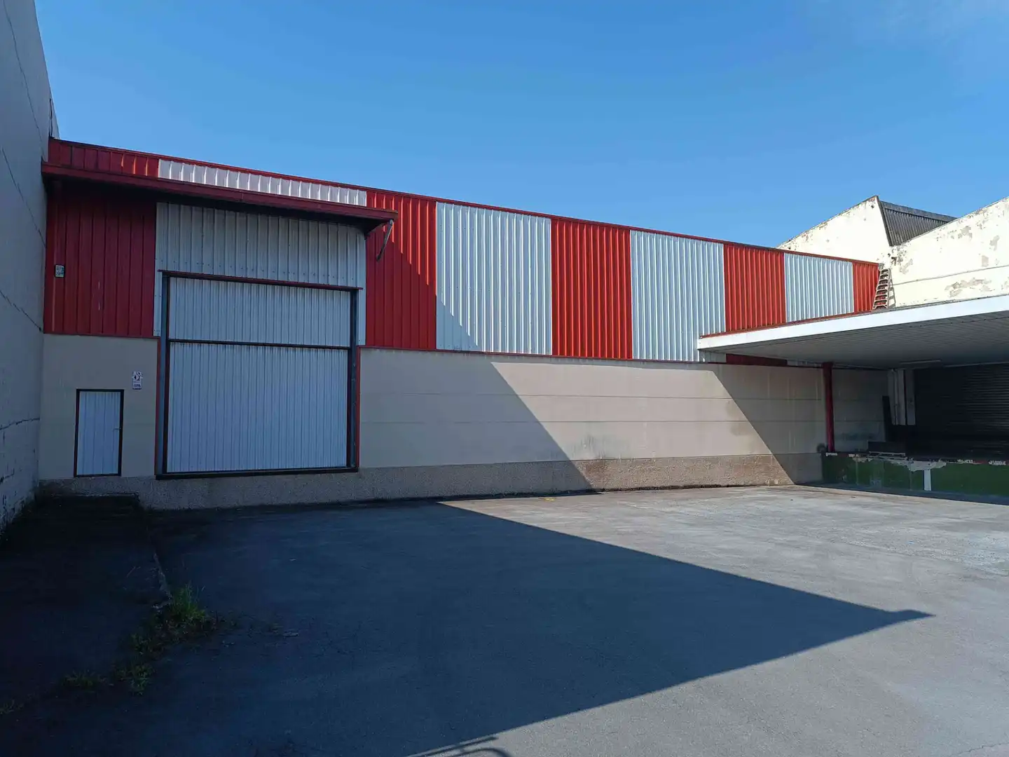 Vista exterior de Nave industrial en venta en Derio