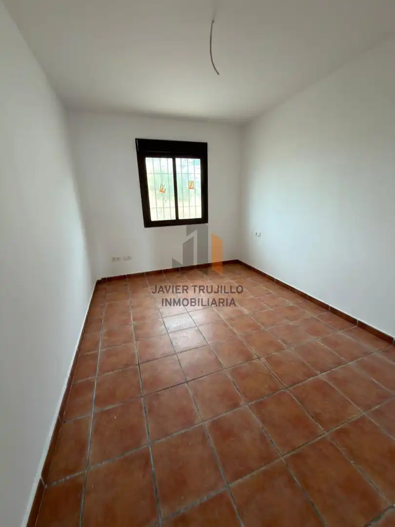 Wohnung zum Verkauf in Alcaucín mit Klimaanlage, Heizung und Terrasse