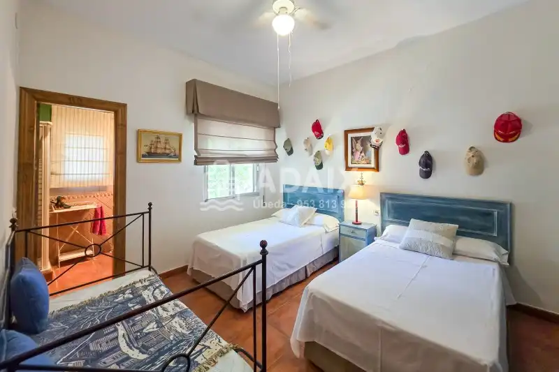 Habitación de Finca rústica en venta en Úbeda con Terraza, Trastero y Balcón