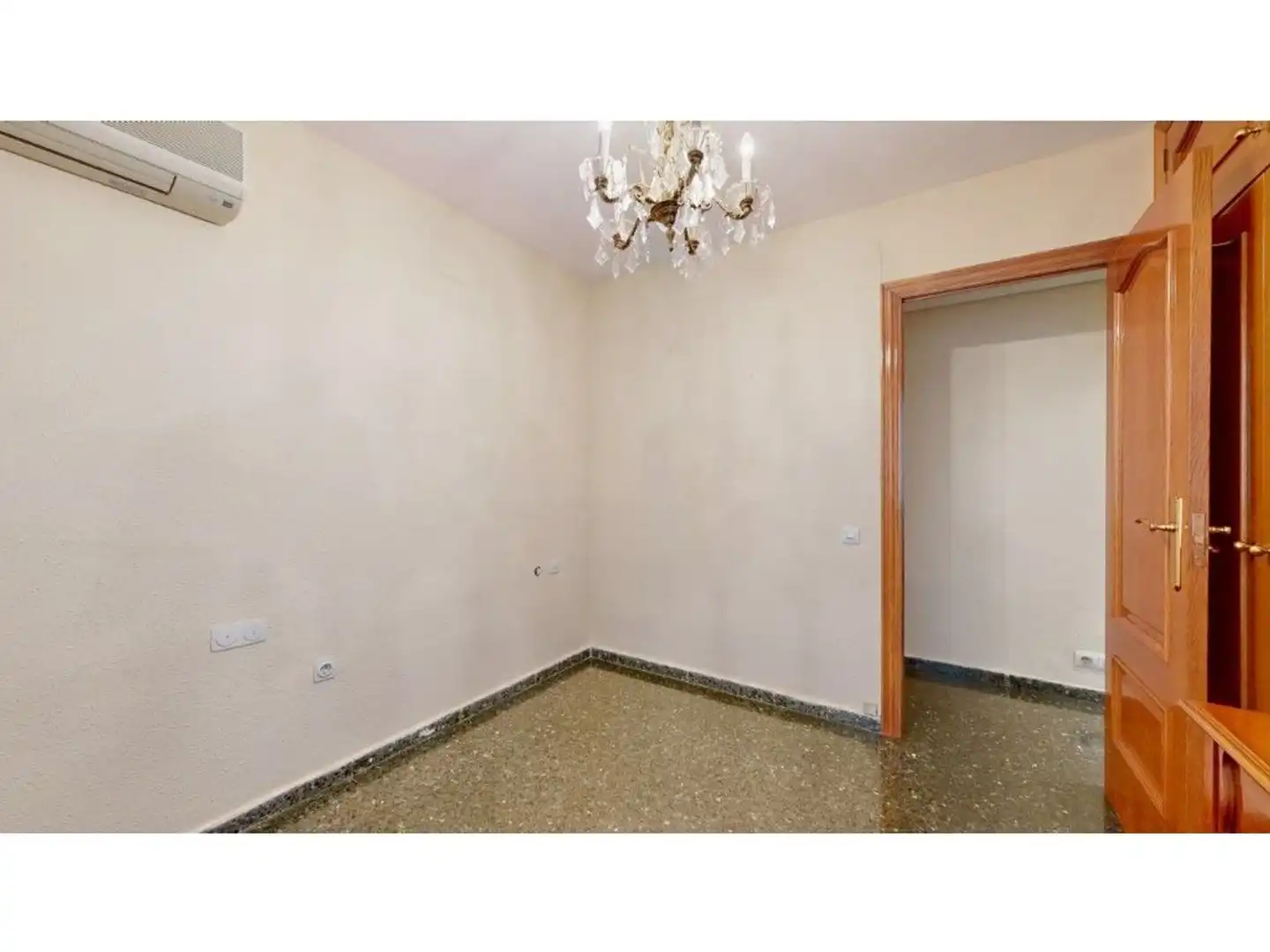 Schlafzimmer von Wohnung zum Verkauf in Valencia mit Klimaanlage und Privatgarten