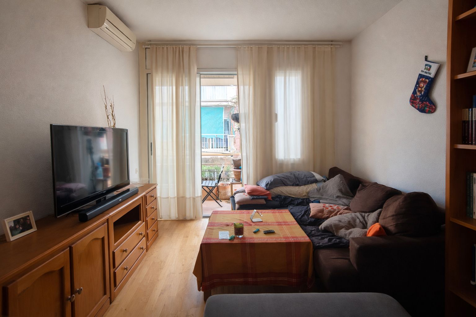 Living room of Flat for sale in Esplugues de Llobregat  with Air Conditioner, Heating and Balcony