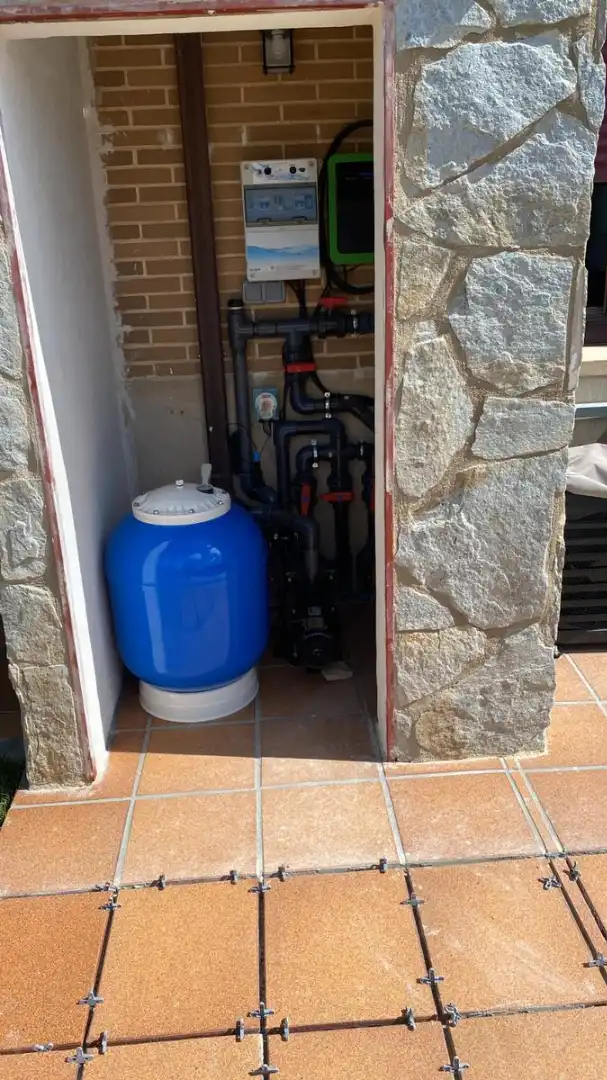 Schwimmbecken von Einfamilien-Reihenhaus zum Verkauf in Soria Capital  mit Heizung, Privatgarten und Terrasse