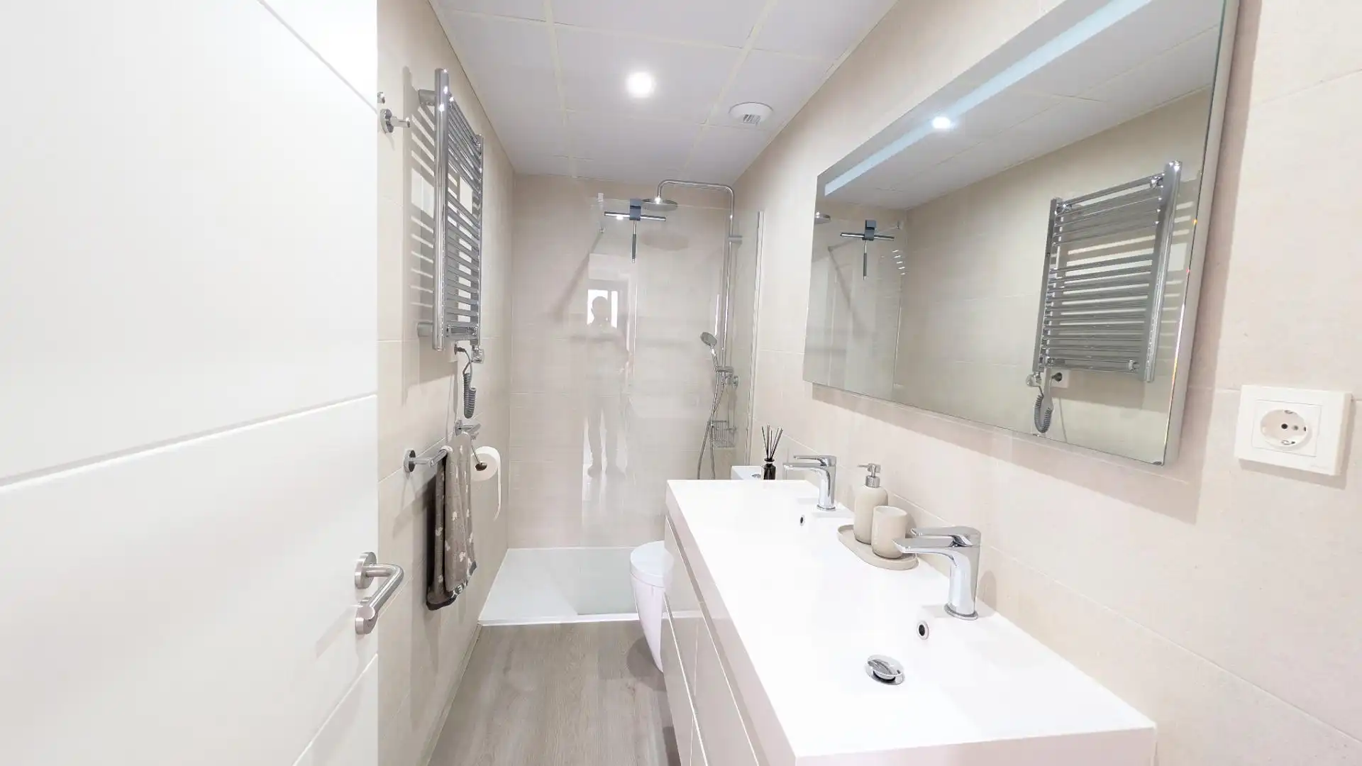 Badezimmer von Wohnung zur Miete in Torremolinos mit Klimaanlage, Heizung und Terrasse