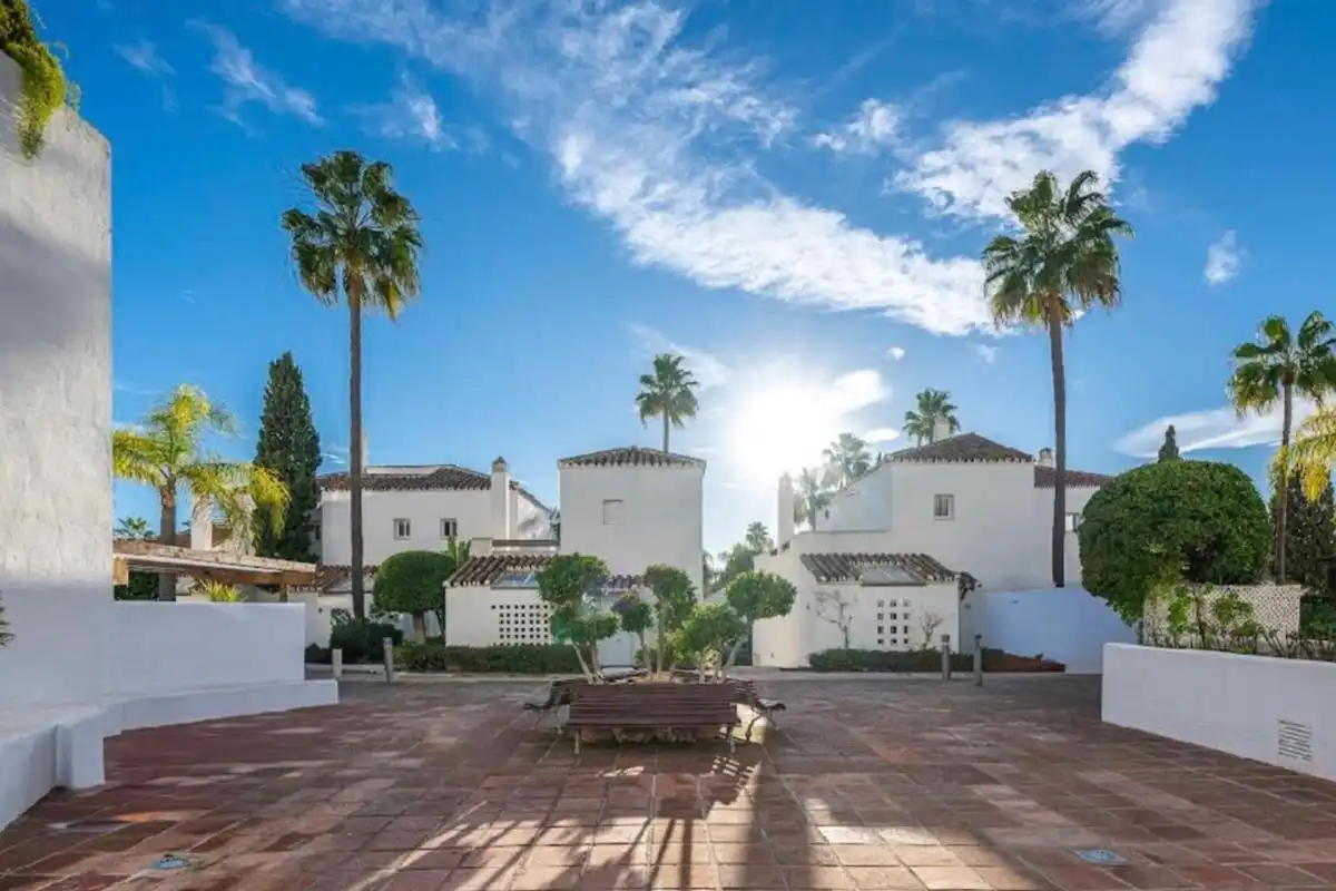 Außenansicht von Wohnung zum Verkauf in Marbella mit Klimaanlage, Heizung und Schwimmbad