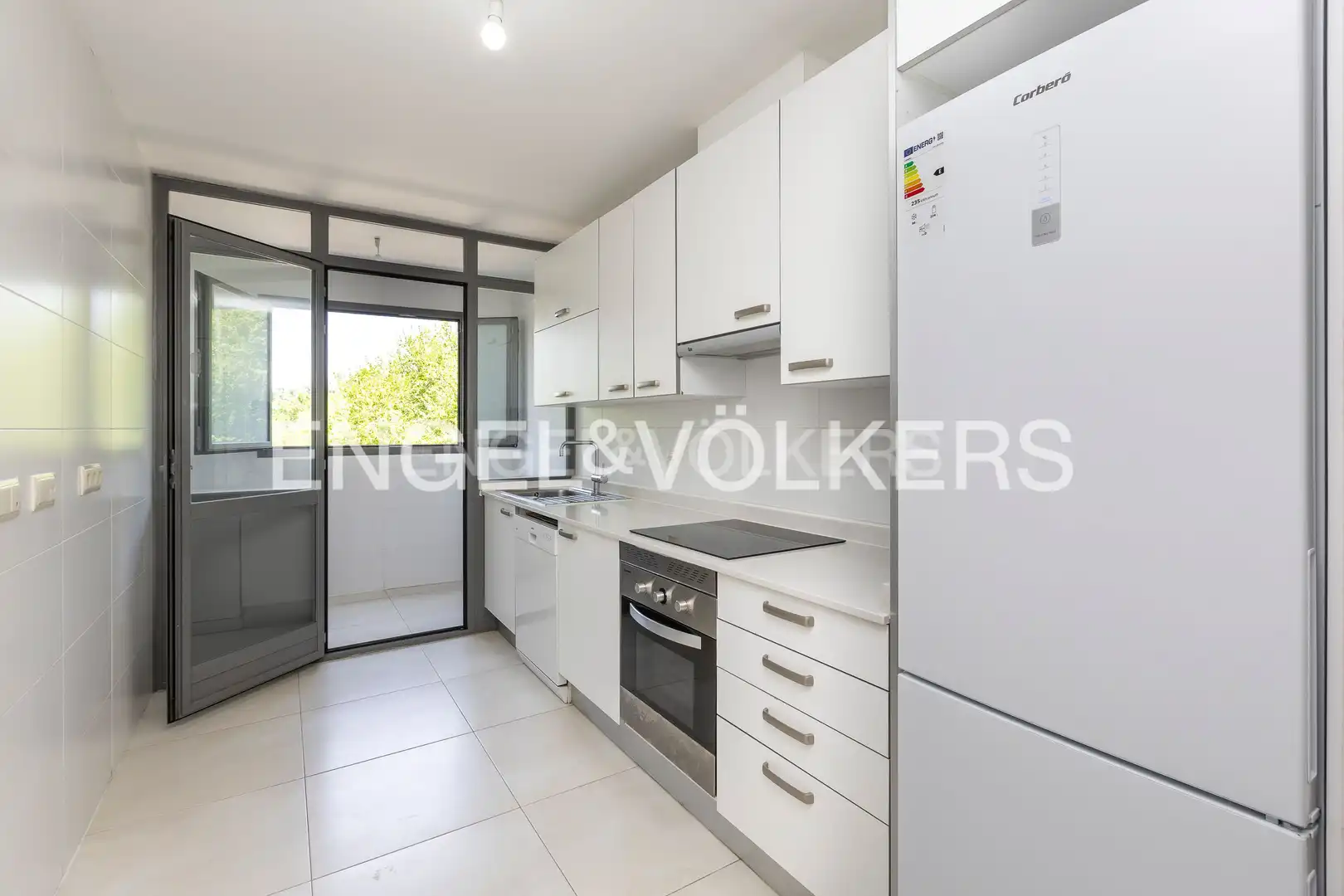 Kitchen of Flat for sale in Madrid  with Air Conditioner, Heating and Storage room