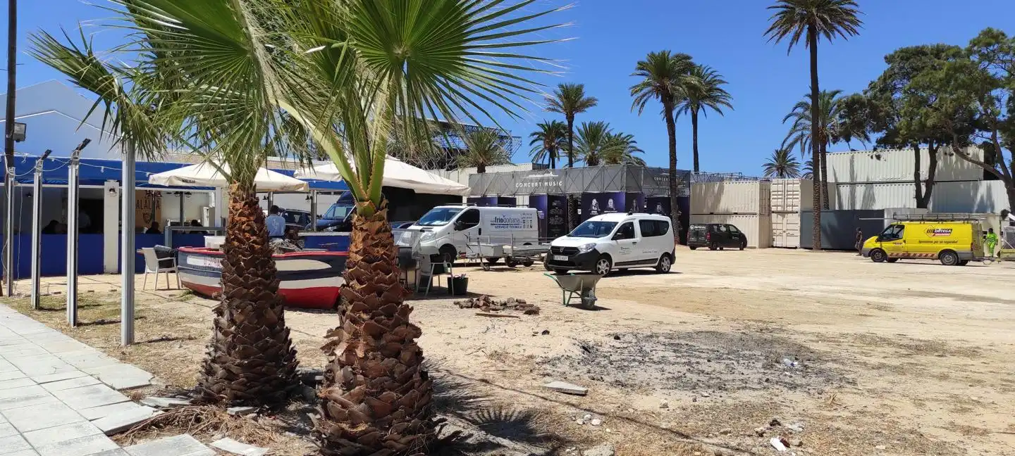 Parking de Casa o chalet en venta en Chiclana de la Frontera con Aire acondicionado, Jardín privado y Terraza