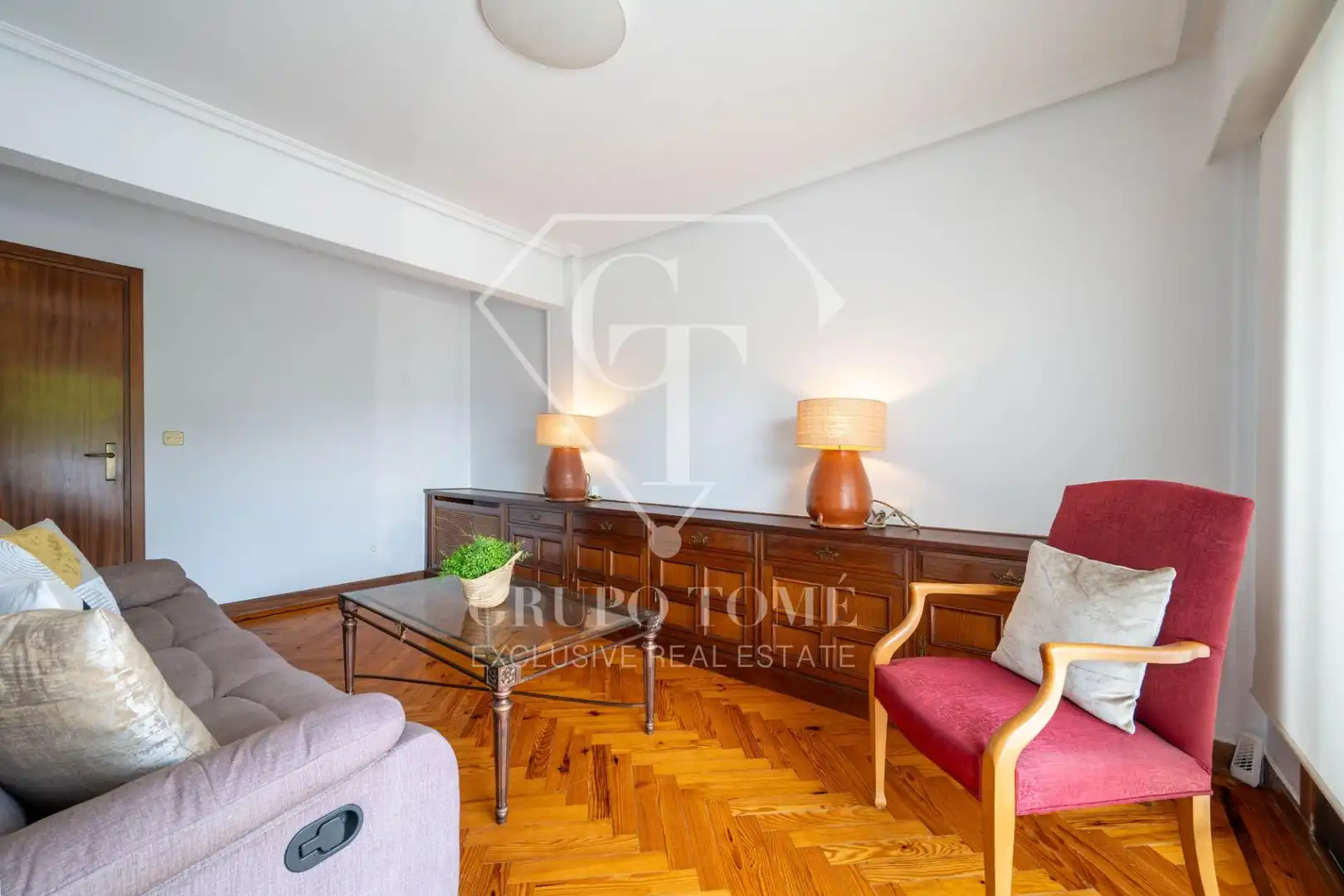 Sala d'estar de Pis en venda en Donostia - San Sebastián  amb Calefacció, Terrassa i Balcó