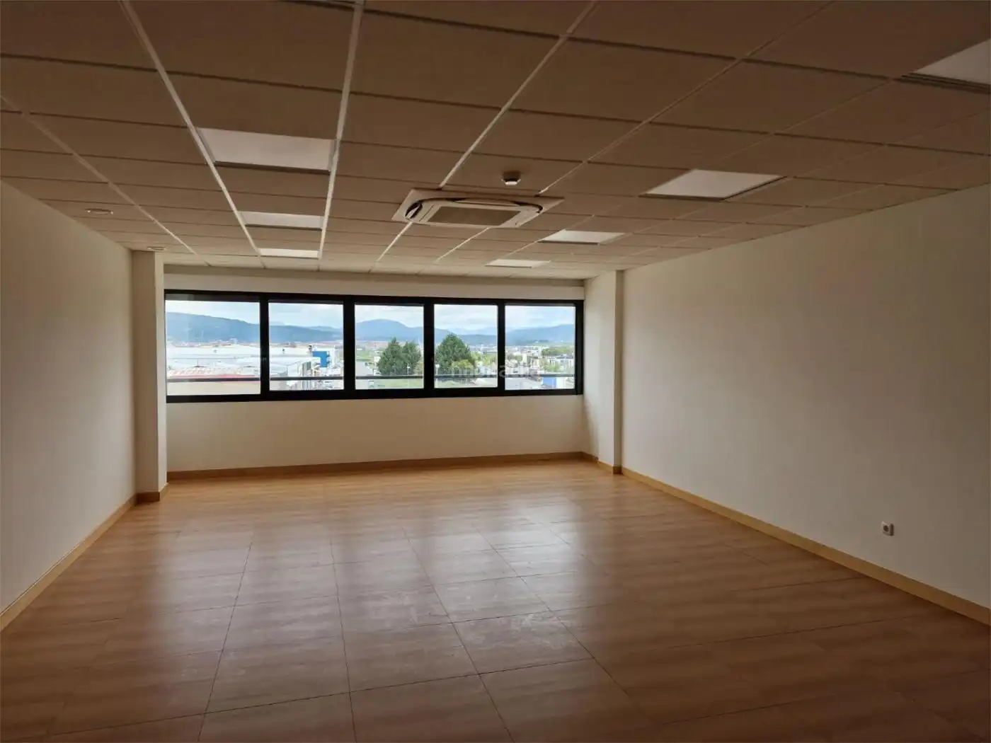 Ufficio con ascensore in affitto a Calle O 7