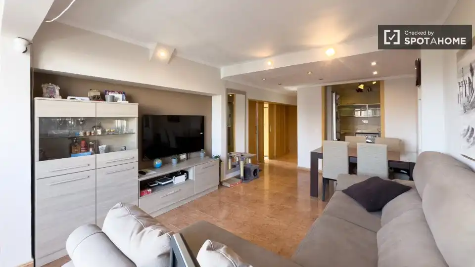 Sala de estar de Piso para compartir en Sant Adrià de Besòs con Aire acondicionado, Calefacción y Amueblado