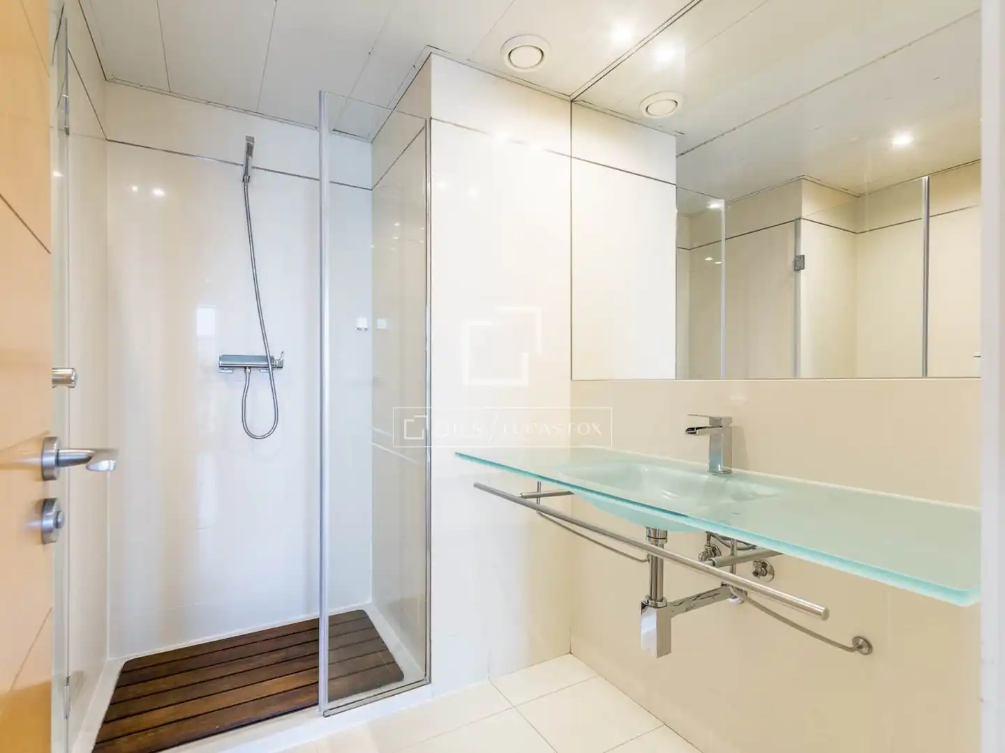Baño de Piso en venta en Barcelona con Aire acondicionado, Calefacción y Jardín privado
