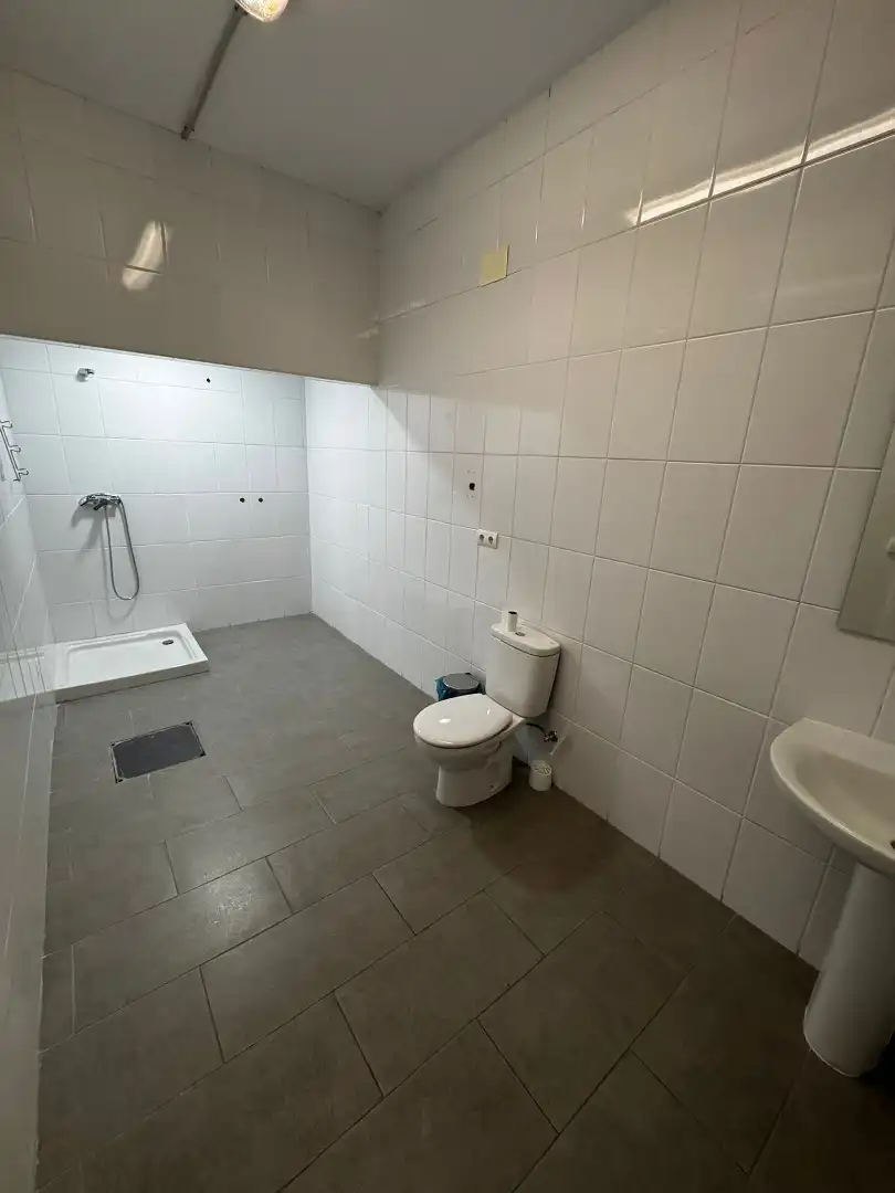 Baño de Nave industrial de alquiler en Castalla