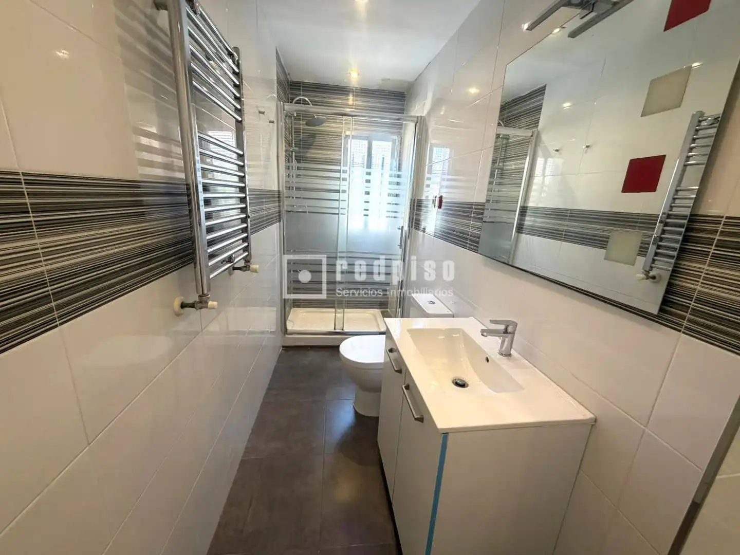 Bathroom of Flat for sale in Madrid  with Air Conditioner