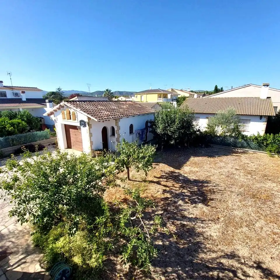 Vista exterior de Casa o xalet en venda en Banyeres del Penedès amb Aire condicionat, Jardí privat i Moblat