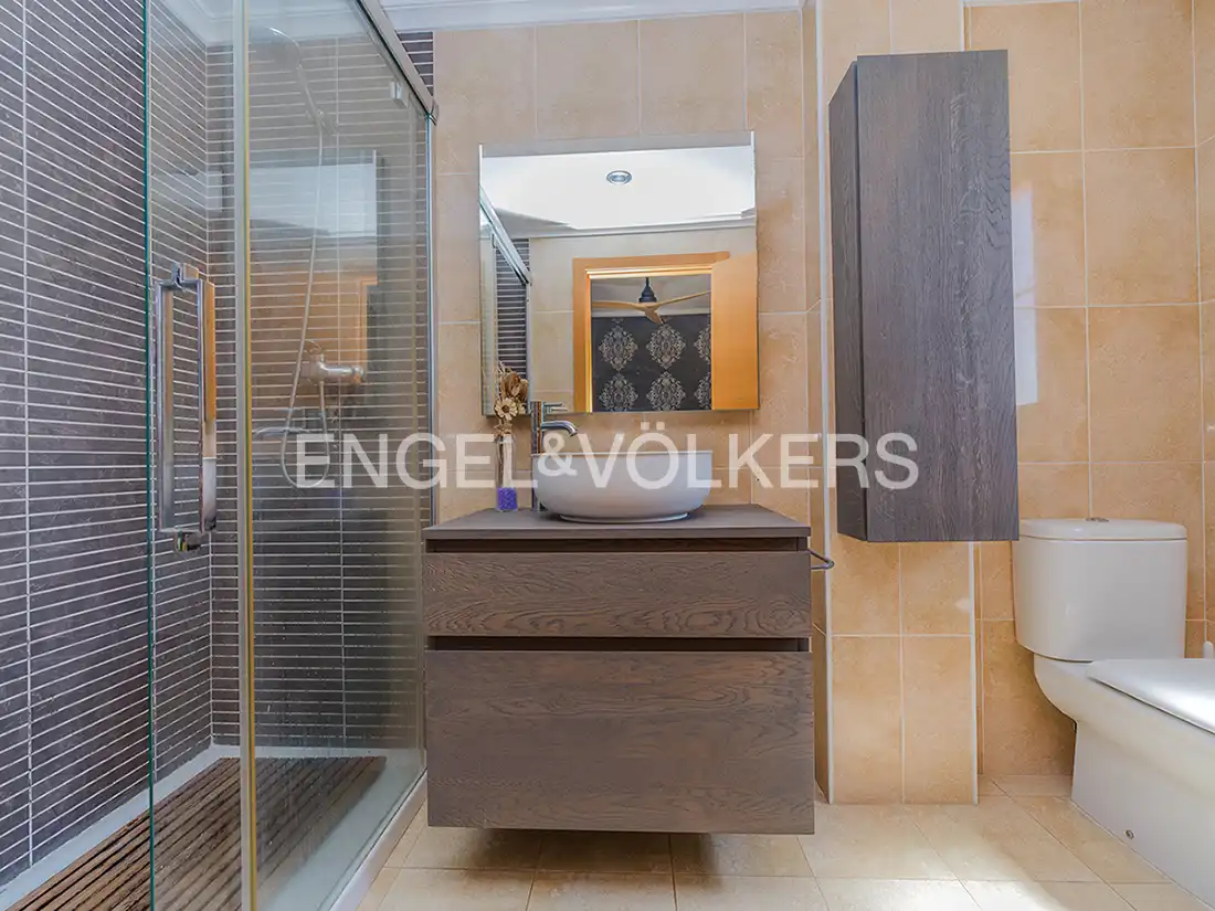 Baño de Casa adosada en venta en Mutxamel con Aire acondicionado, Calefacción y Jardín privado
