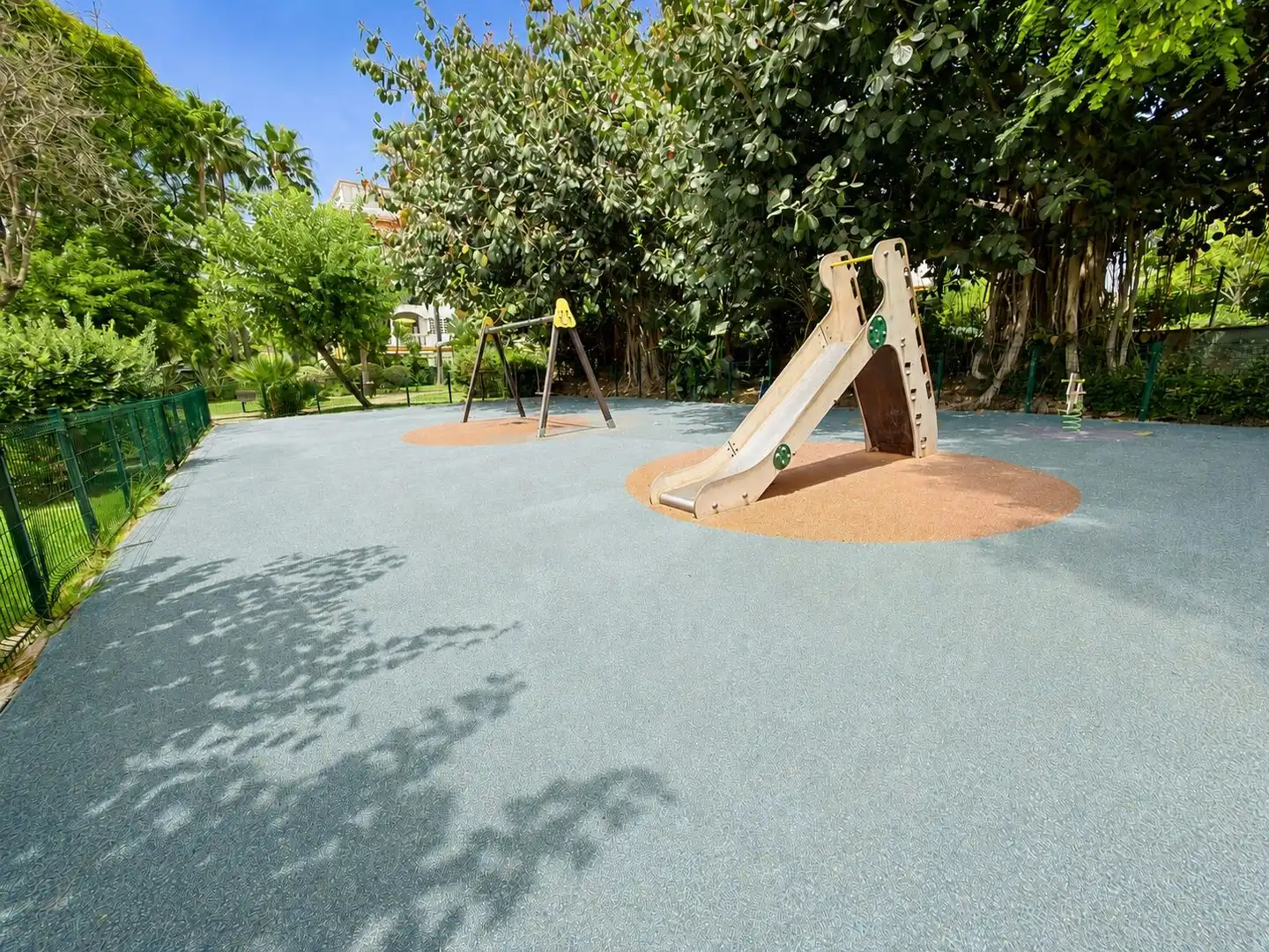 Vista exterior de Apartamento en venta en Marbella con Jardín privado y Piscina comunitaria