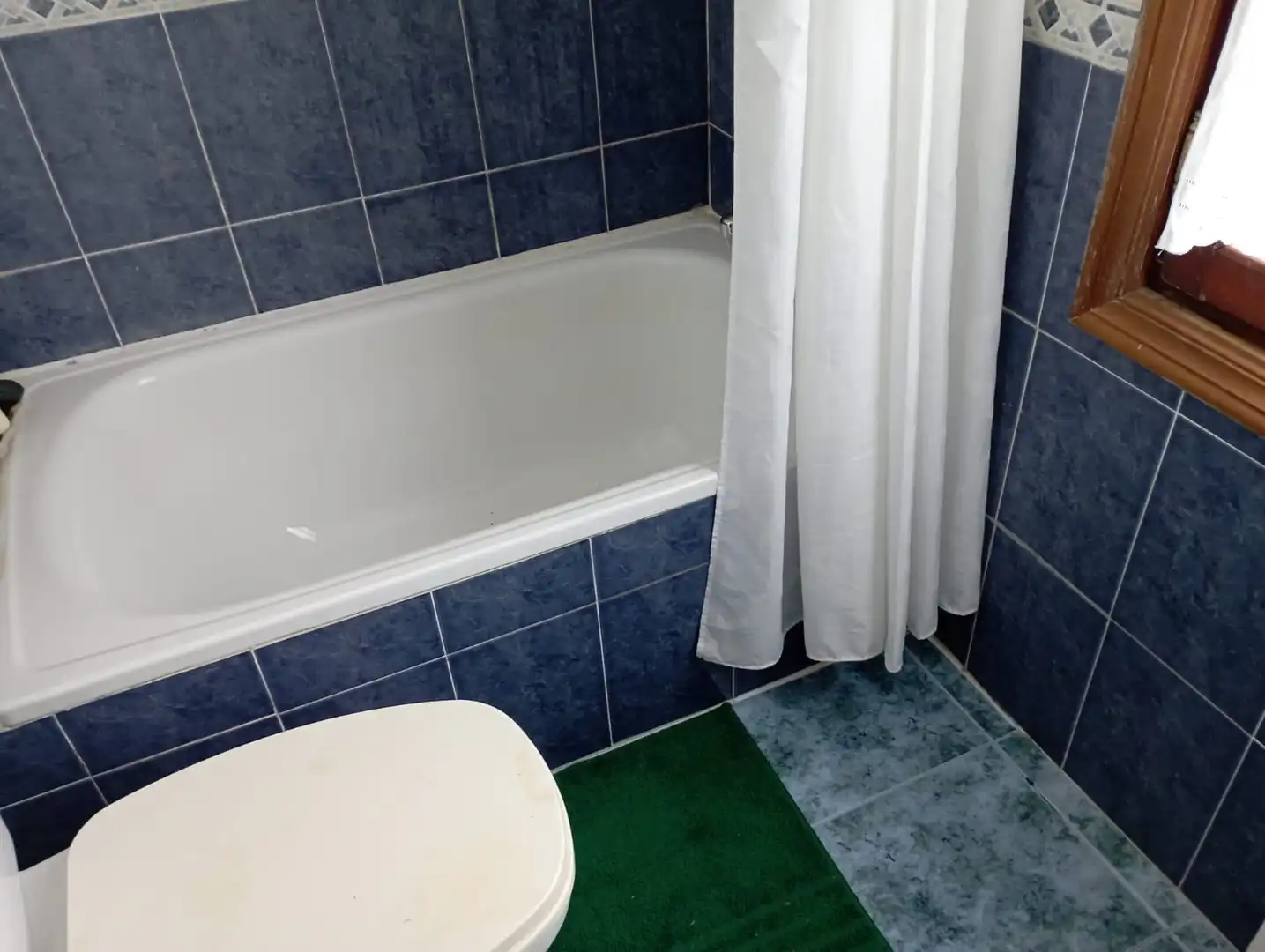 Bany de Casa adosada de lloguer en Espinosa de los Monteros amb Calefacció, Jardí privat i Parquet