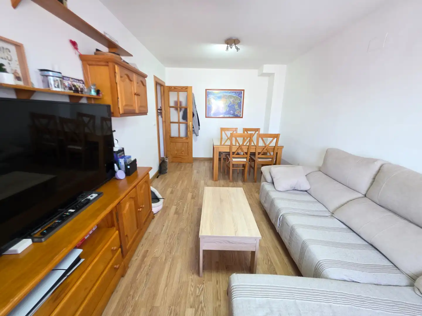 Sala de estar de Piso en venta en La Zubia con Calefacción, Parquet y Amueblado