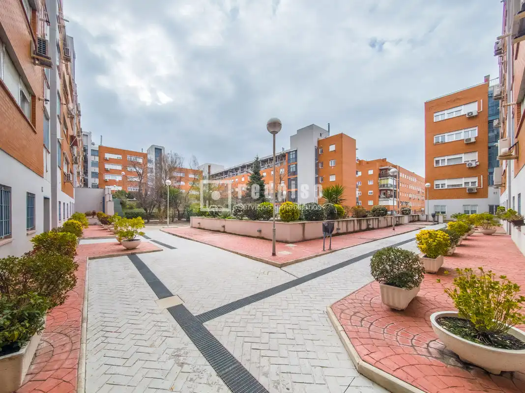 Exterior view of Flat for sale in Madrid  with Heating, Private garden and Parquet flooring