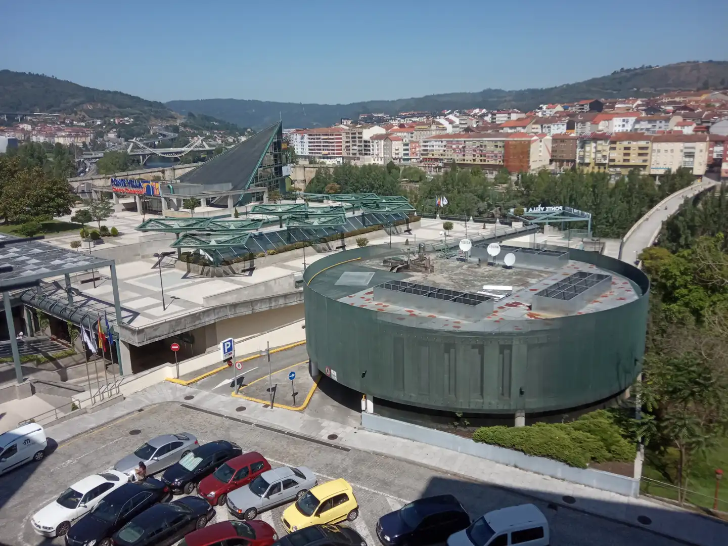 Aparcament de Pis de lloguer en Ourense Capital  amb Calefacció i Moblat