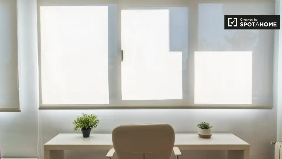 Flat for rent in Valencia  with Air Conditioner, Heating and Furnished