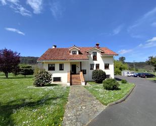 Vista exterior de Casa o xalet en venda en Castrillón amb Calefacció, Jardí privat i Terrassa