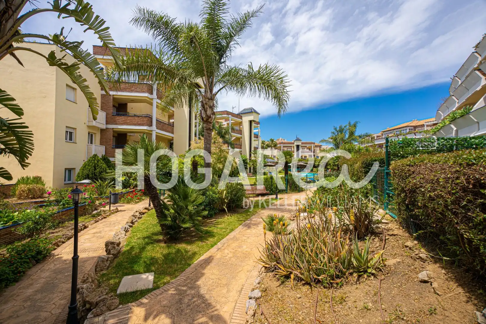 Vista exterior de Àtic en venda en Mijas amb Aire condicionat, Jacuzzi i Piscina comunitària