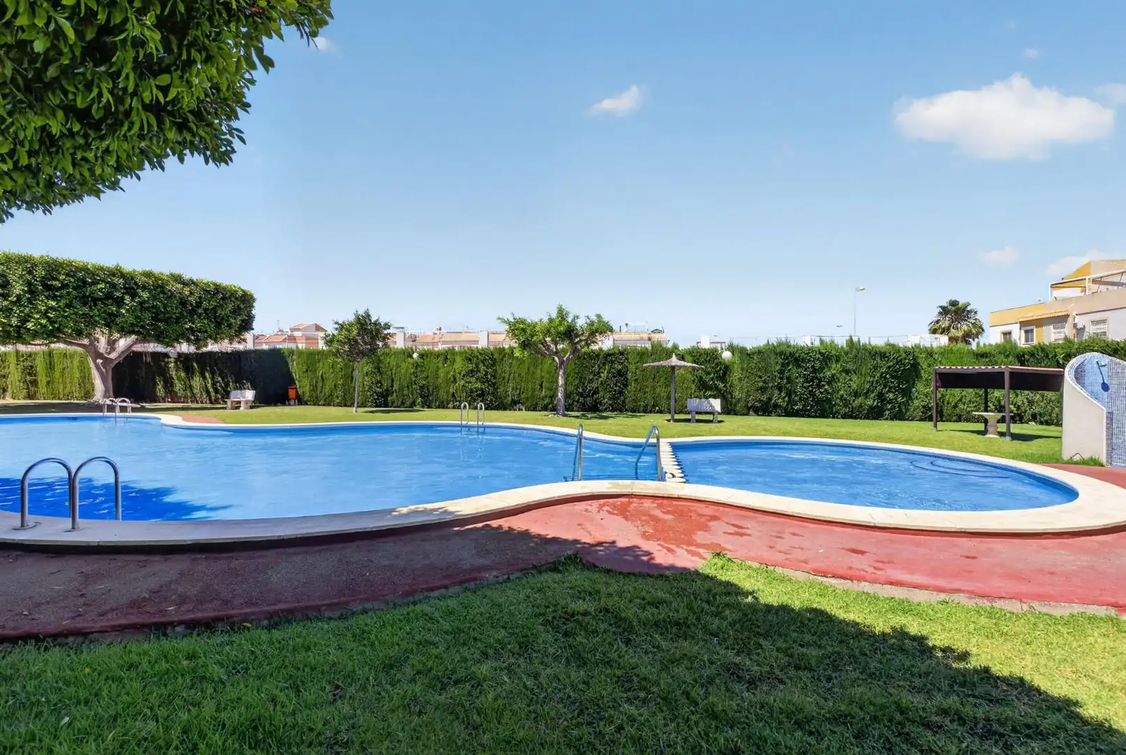Casa aparellada amb piscina en venda a Zona Carrefour - Urbanizaciones, imagen 24