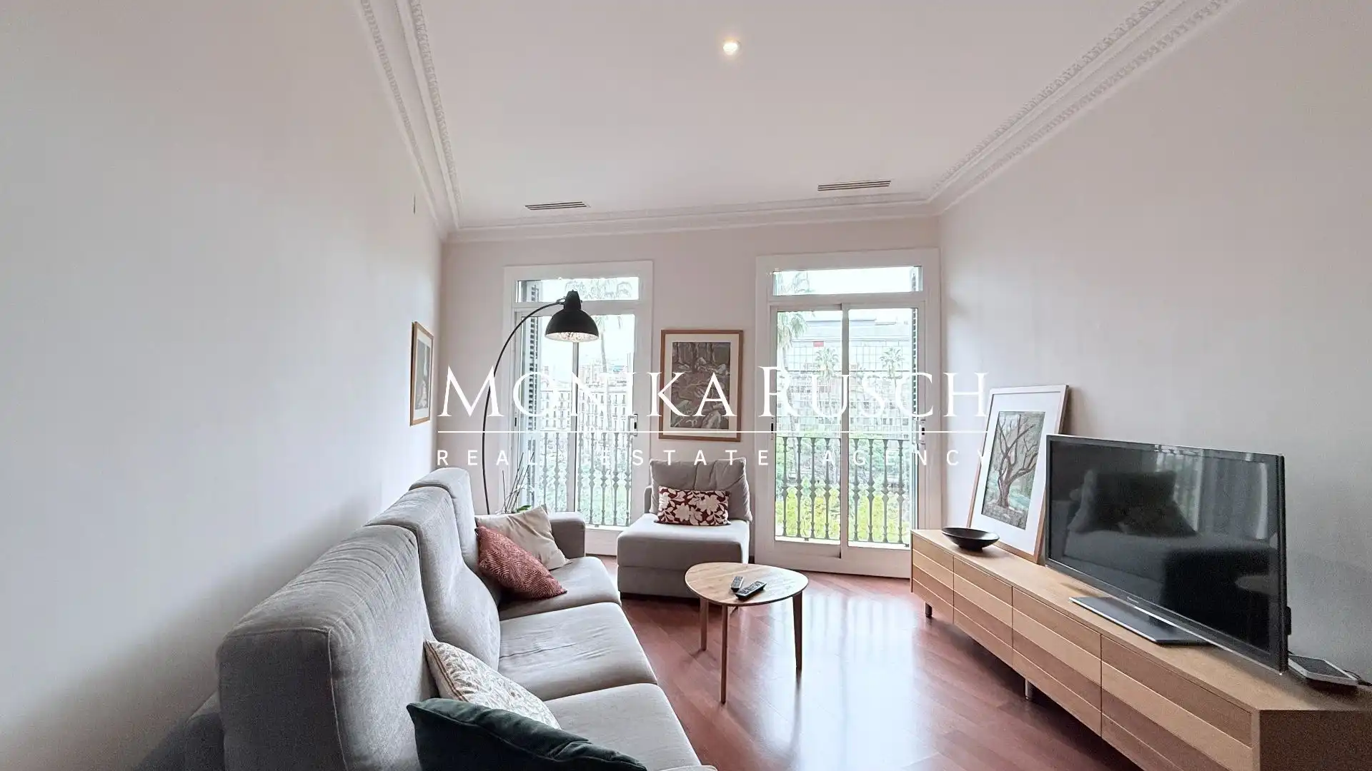 Exterior view of Flat for sale in Barcelona  with Air Conditioner and Heating