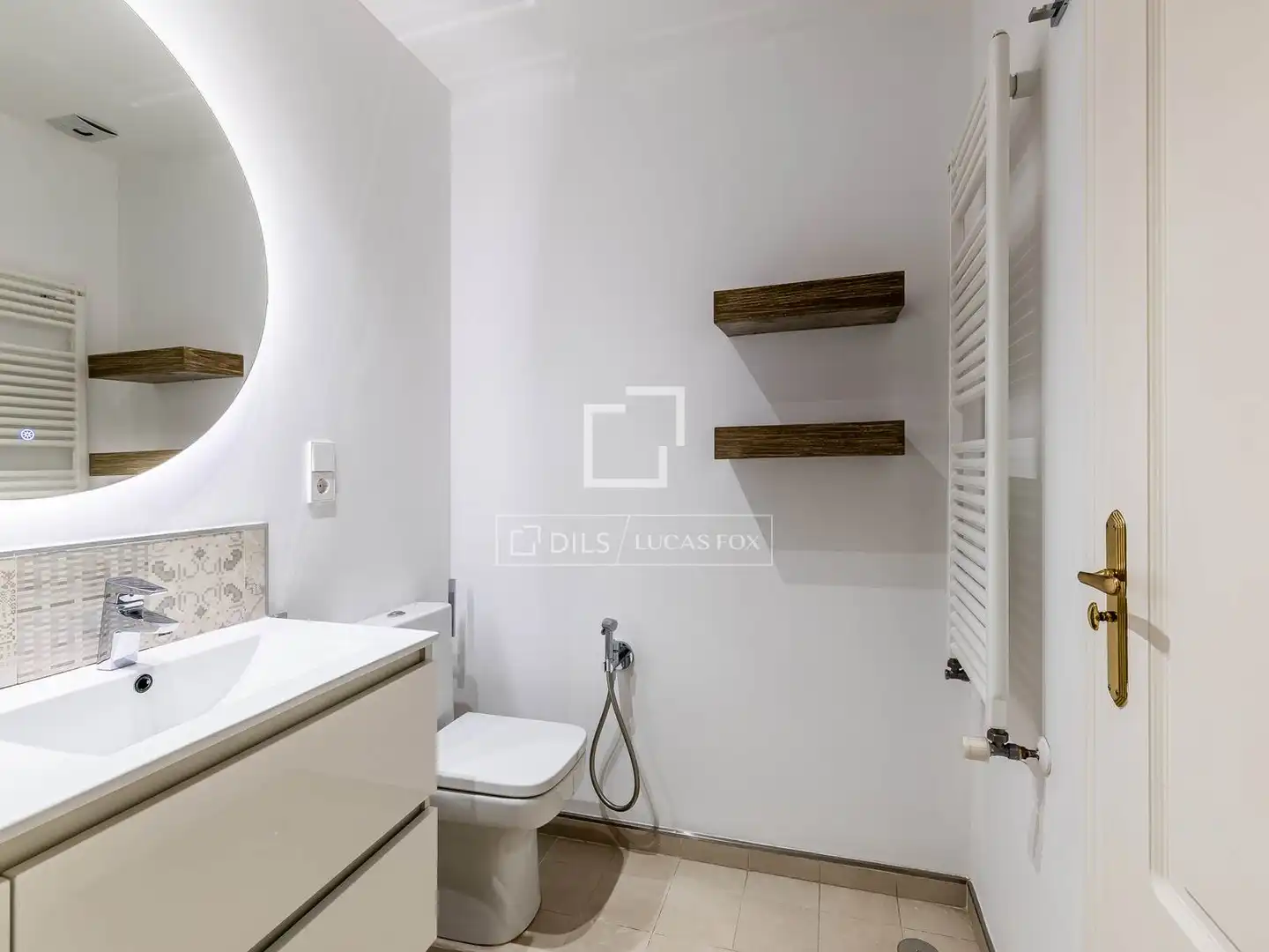 Bathroom of Attic for sale in Madrid  with Air Conditioner, Heating and Parquet flooring