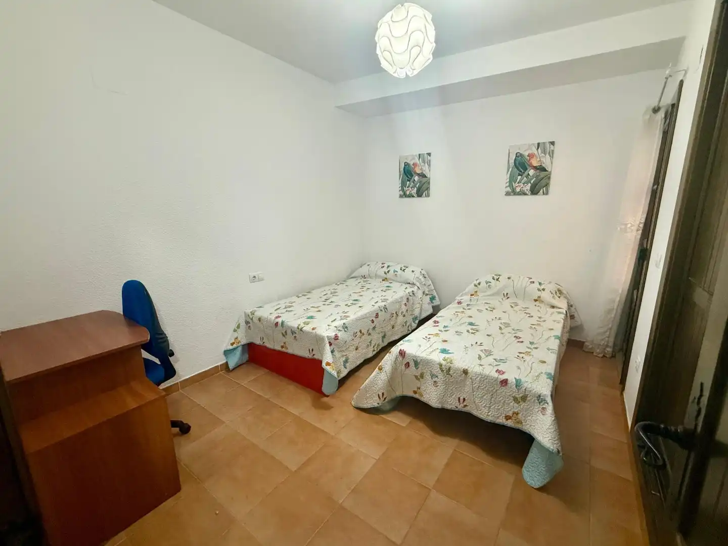 Habitación de Piso en venta en Carataunas con Calefacción, Terraza y Piscina comunitaria