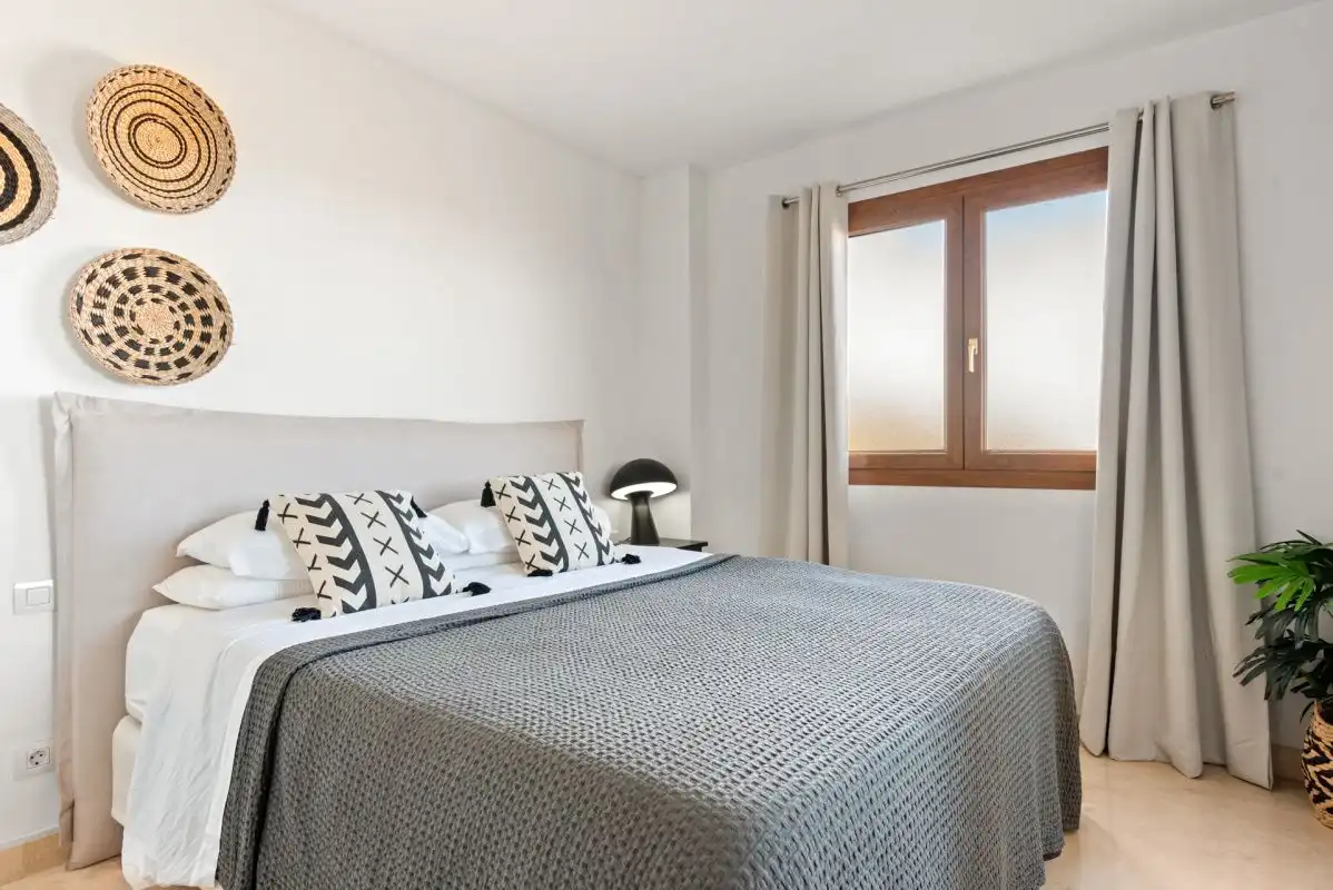 Dormitori de Apartament en venda en Estepona amb Aire condicionat, Terrassa i Traster