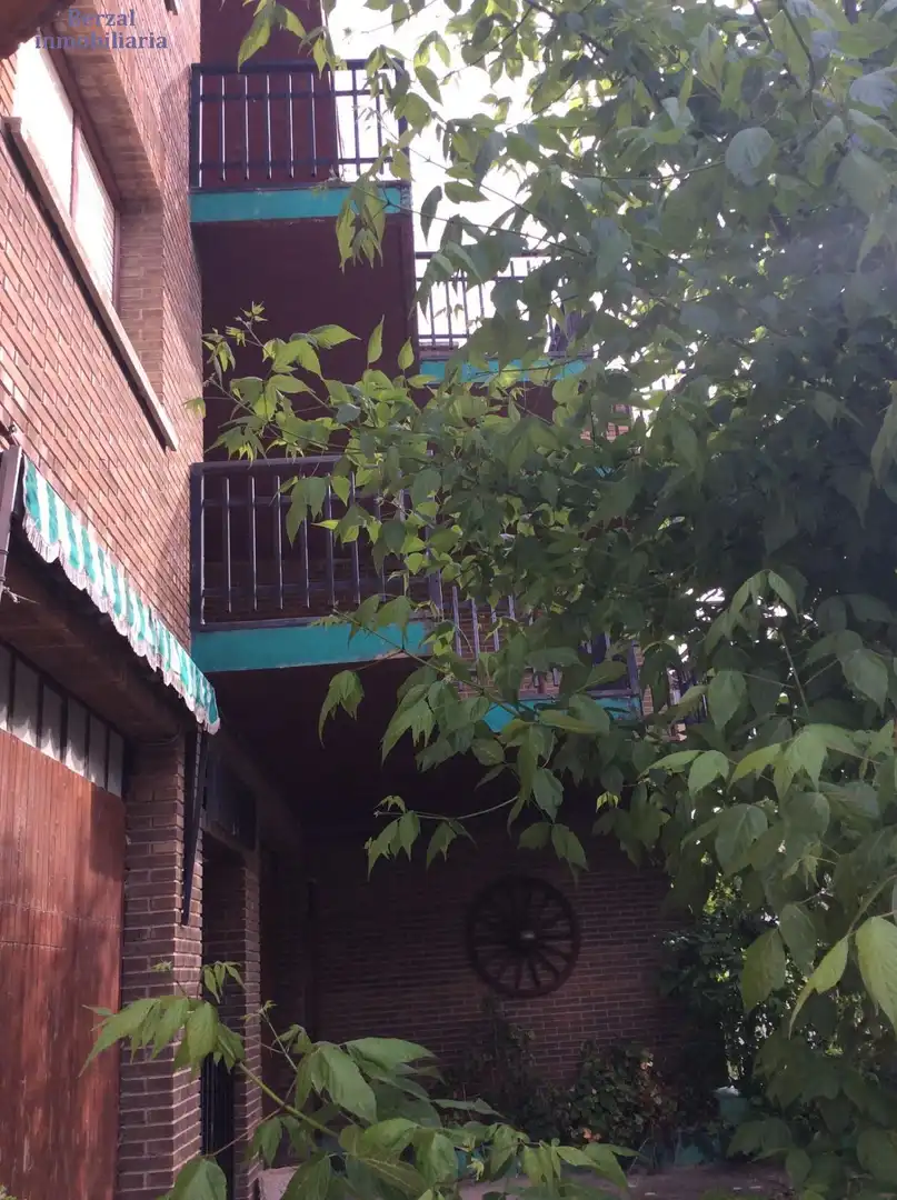 Vista exterior de Casa o xalet en venda en Baños de Ebro / Mañueta amb Terrassa, Traster i Balcó