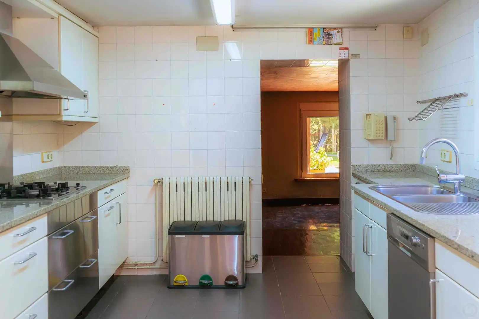 Kitchen of Houses for sale in Esplugues de Llobregat  with Terrace, Storage room and Swimming Pool