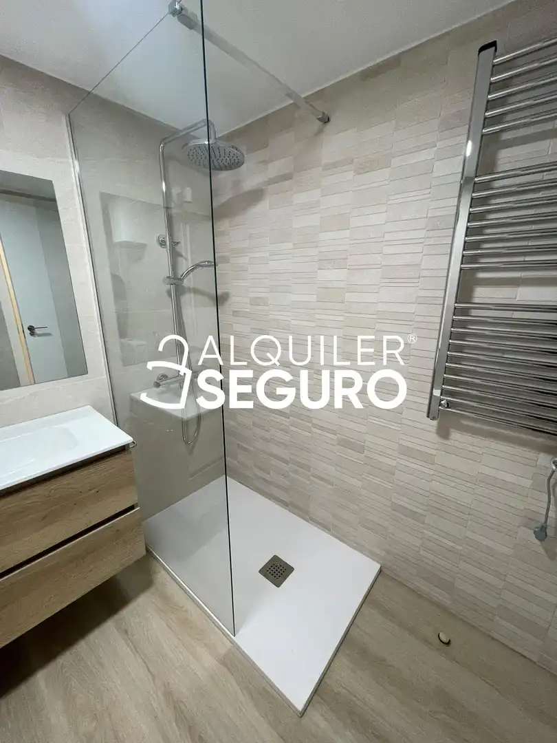 Baño de Piso de alquiler en Madrid con Aire acondicionado, Calefacción y Amueblado